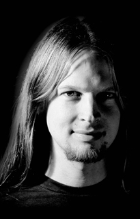 Christoph Finkenwirth
        <p> 
            Seinen ersten Geigenunterricht erhielt Christoph Finkenwirth mit 6 Jahren bei Erika Ozeki, 
            Klavierunterricht bei Ines Schwarz kam ab dem Alter von 9 Jahren hinzu. <br/><br/>
            Seine erste Banderfahrung sammelte er in der Sch&uuml;lercombo 